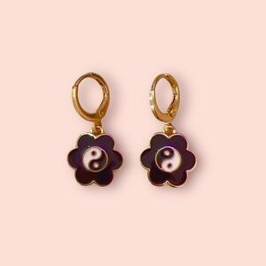 Ying Yang Gold Flower Huggies